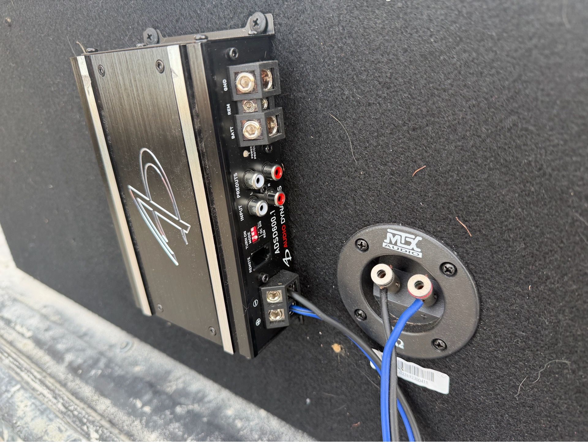 dual 12 inch subs amp and wiring