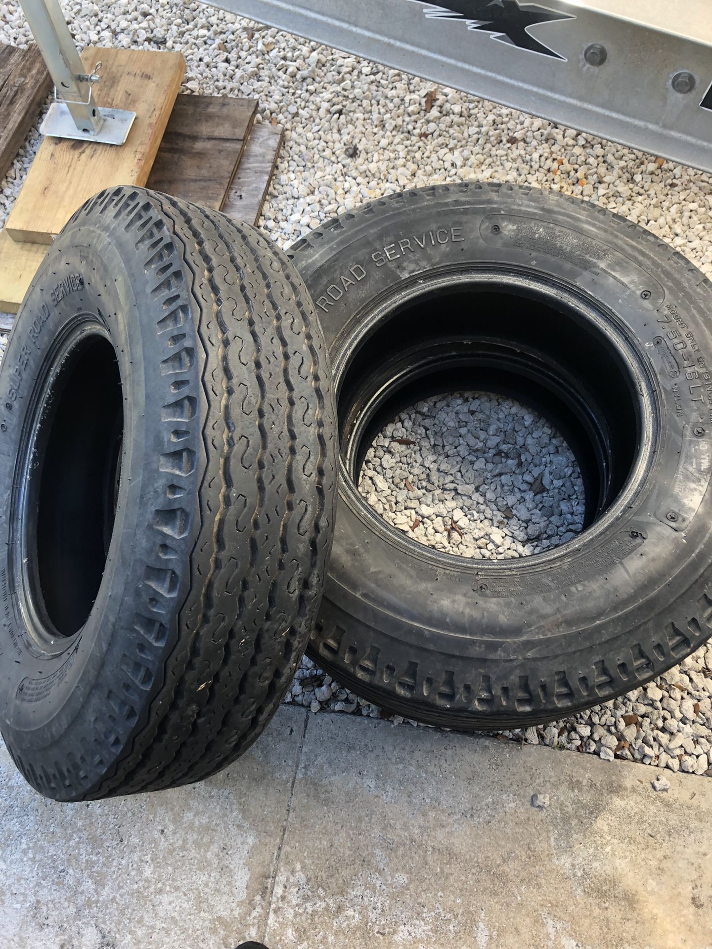 Three 7.5-16t tires