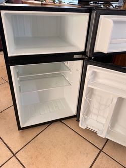 Mini fridge refrigerator