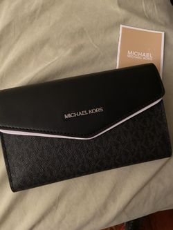 Michael Kors Clutch NWT !!!
