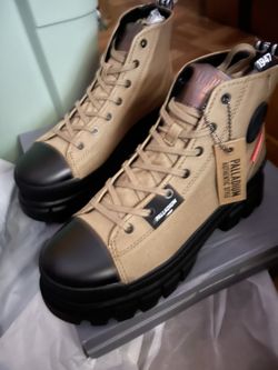 Brand New - Palladium Boots Ladies 9.5 