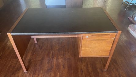 Classic leather top 2 drawer executive desk