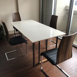 Italian   Dining Table & 4 Stylish Dinning Chairs