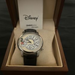 RARE Limited Edition 2006 Disney Mickey Mouse Shareholders Watch – With Wood Display Box