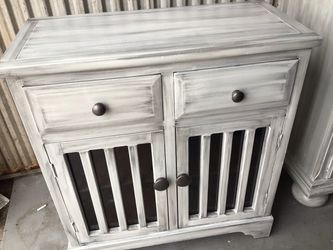 Entryway cabinet accent piece
