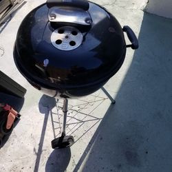 Weber Kettle Charcoal grill  19"