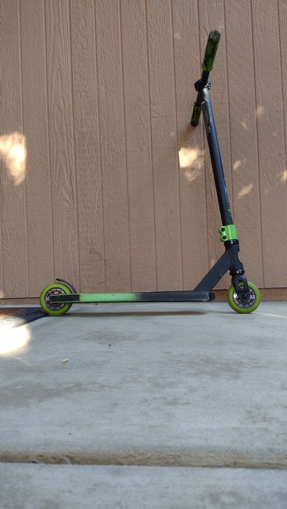 Madd Gear Mgp Kid Scooter