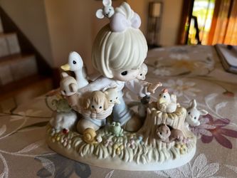 Precious Moments Porcelain Figurine- Collecting Friends Along The Way   Twentieth Anniversary Commemorative  Item Number: PM002