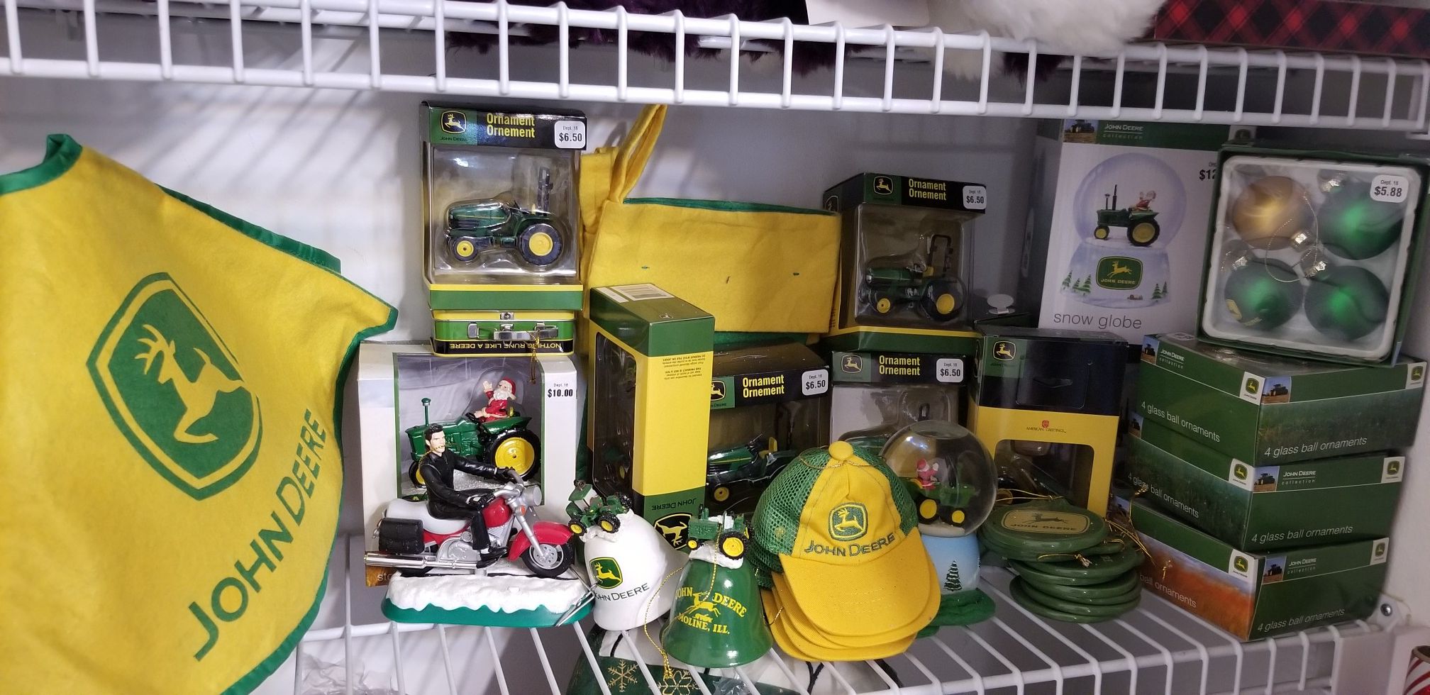 Para adornar un atbolito de john deere. Todo por $40. Mas en mi pagina