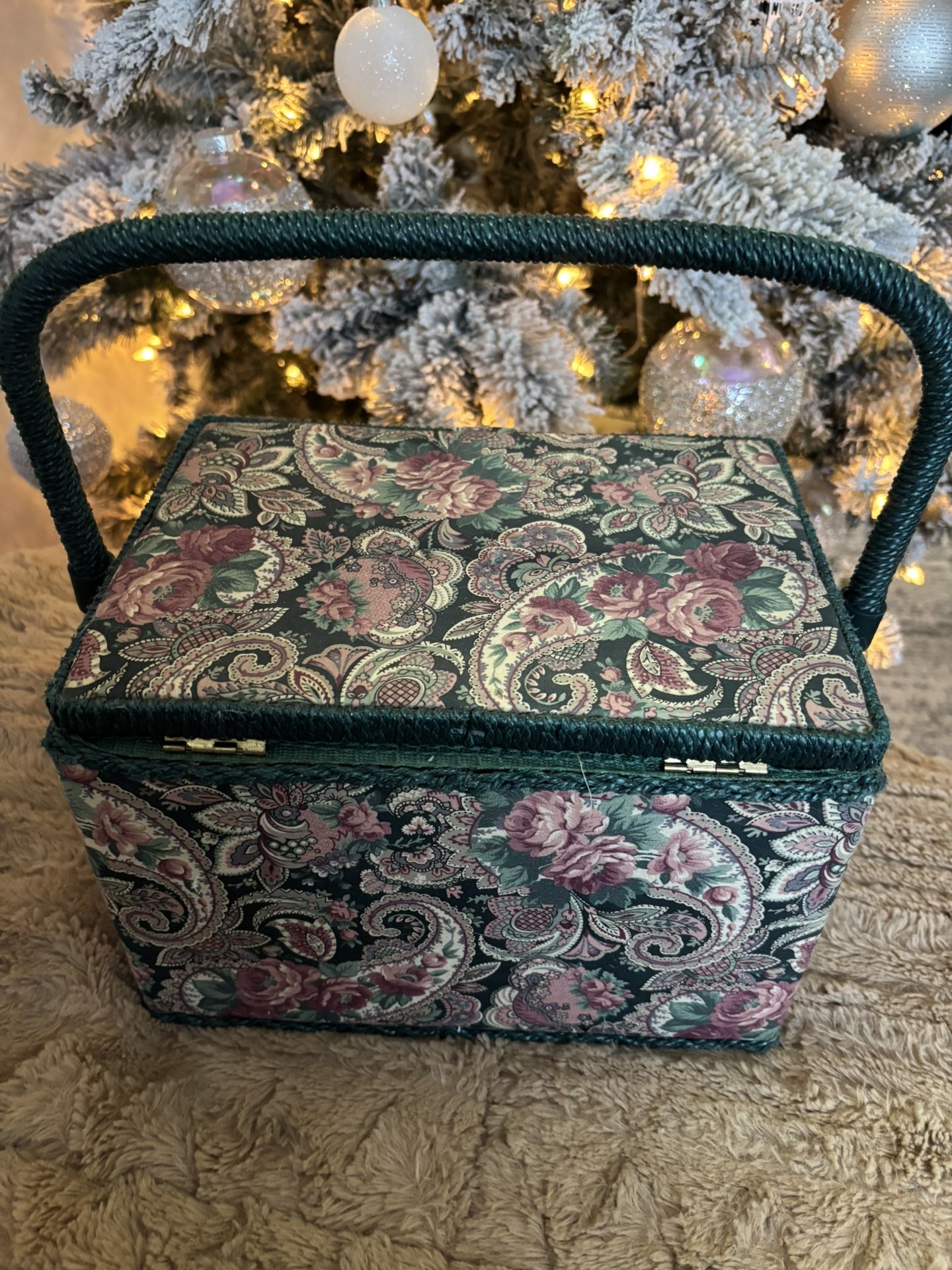 VINTAGE SEWING BOX  WITH Accessories.