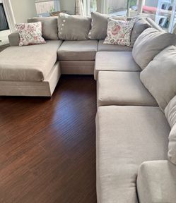 Living spaces sectional couch