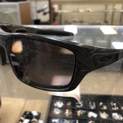 Oakley Sunglasses (Scratches On Lens) 