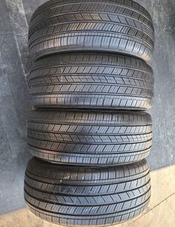 215 50 17 Michelín I'm selling this set of tires with 80% life left on all 4