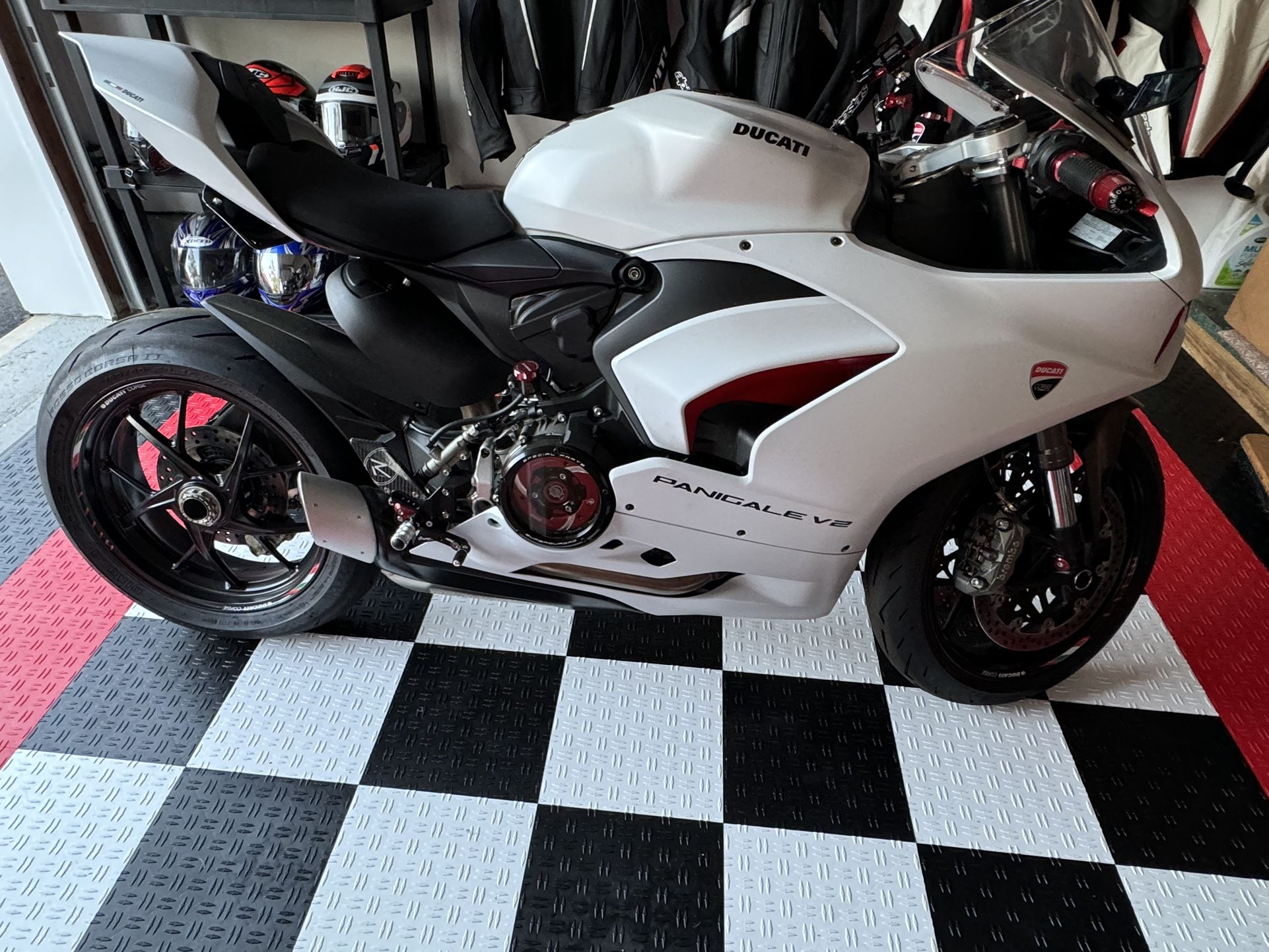 2022 Ducati V2