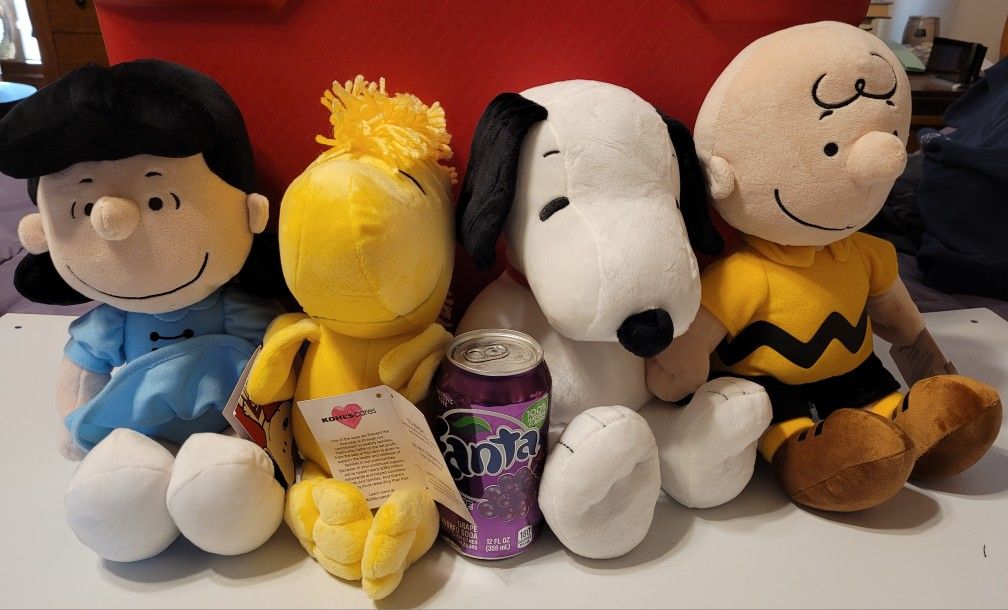 NEW Peanuts & Gang Kohl's Cares Snoopy Charlie Brown