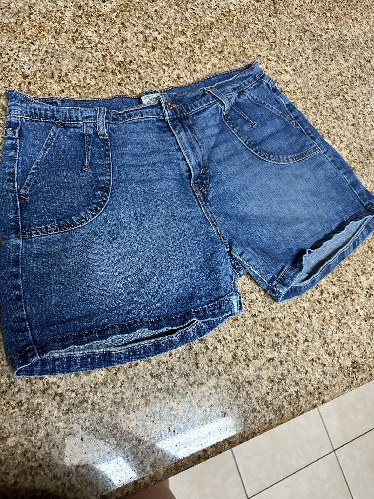 Levi’s Shorts 