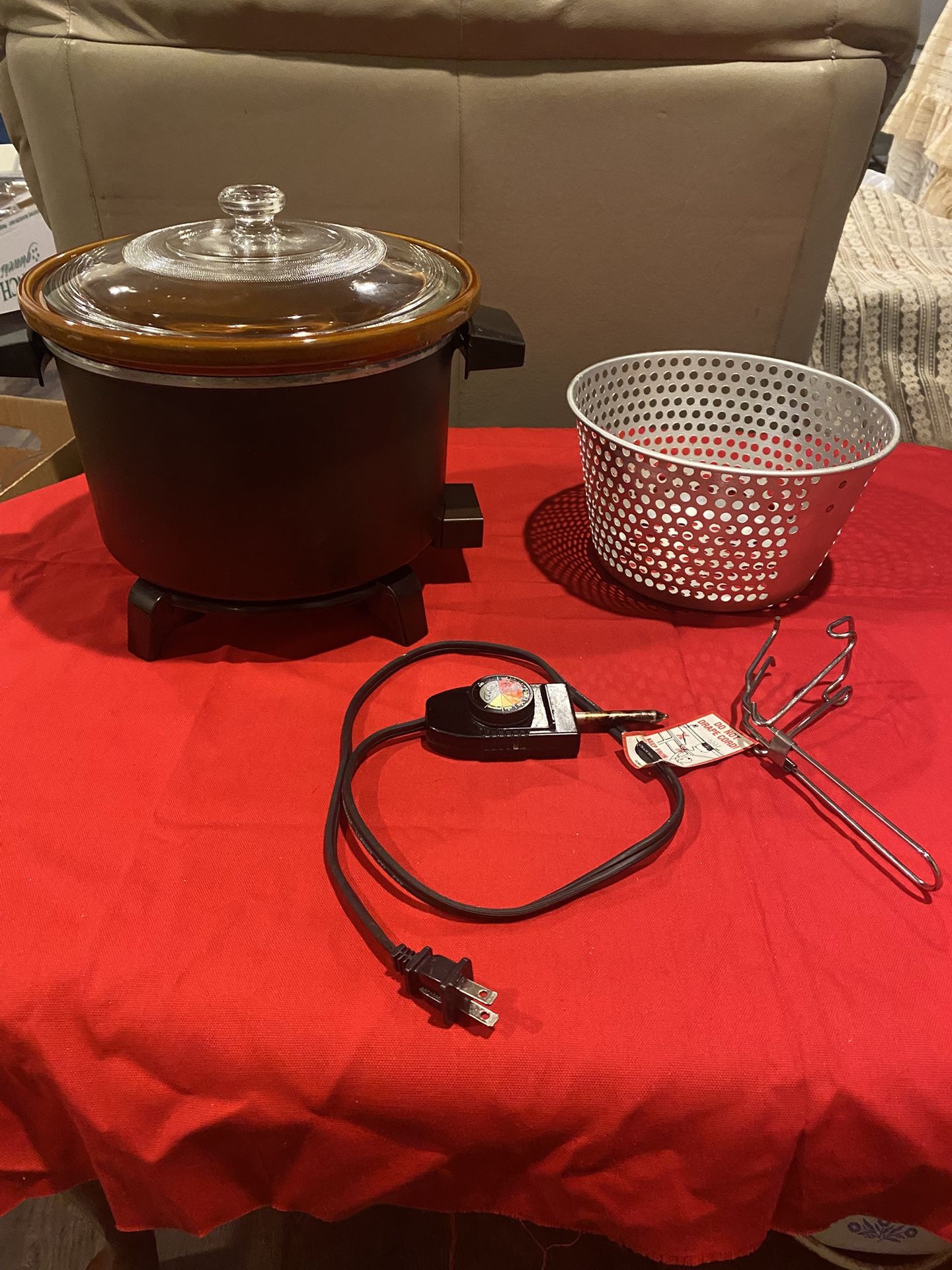 Vintage Daisy 6 Quart Chef Pot, Deep Fryer, Slow Cooker, Model DCP –6