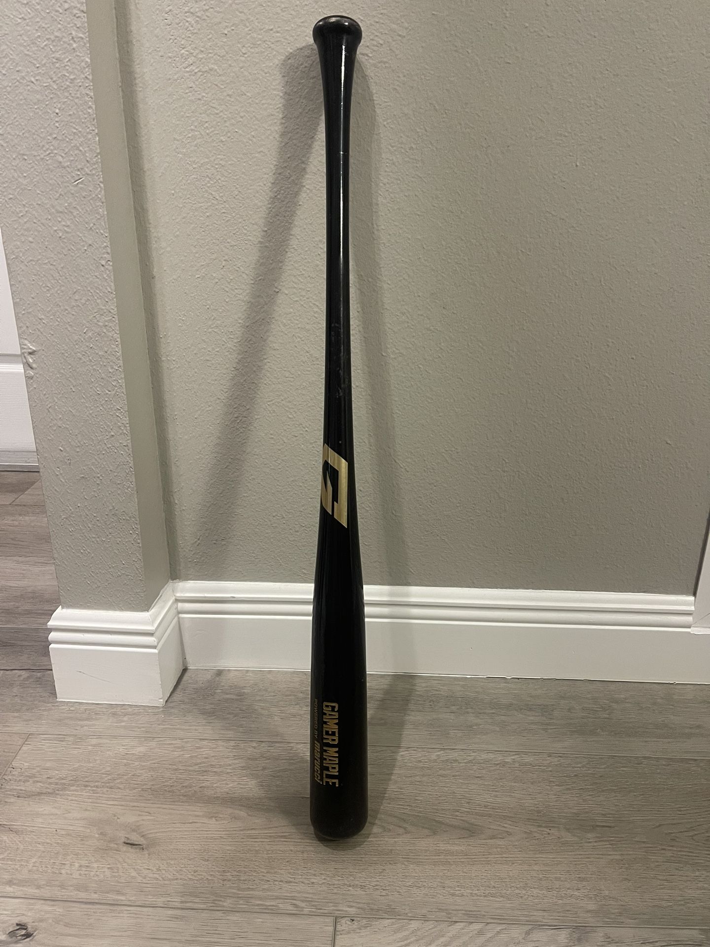 MARUCCI GAMER MAPLE BASEBALL BAT - 33”