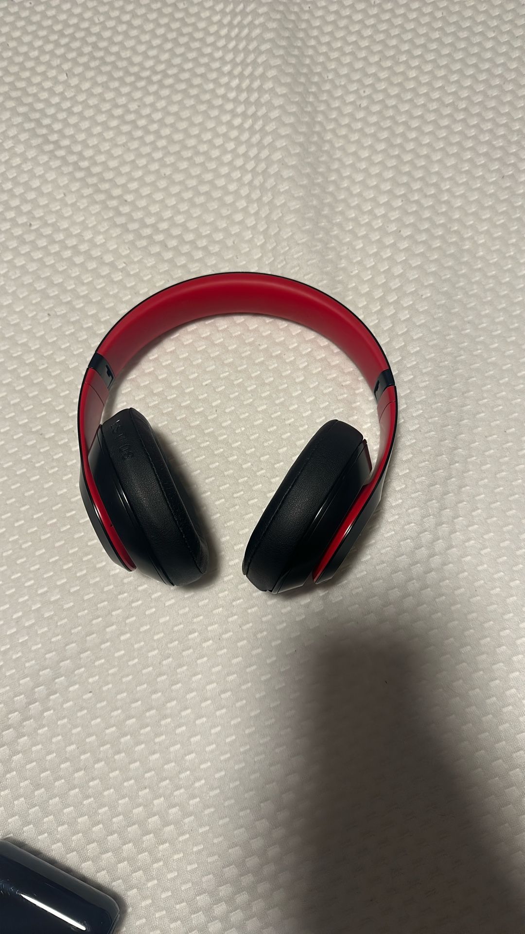 Beats By Dr. Dre Studio 3 (Red and black)