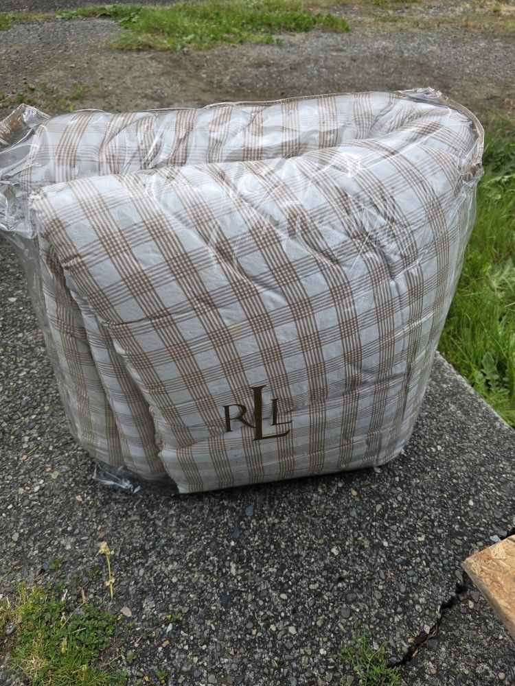 R & L Queen Comforter