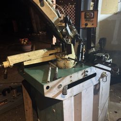 Mitering Automated Metal Band Saw