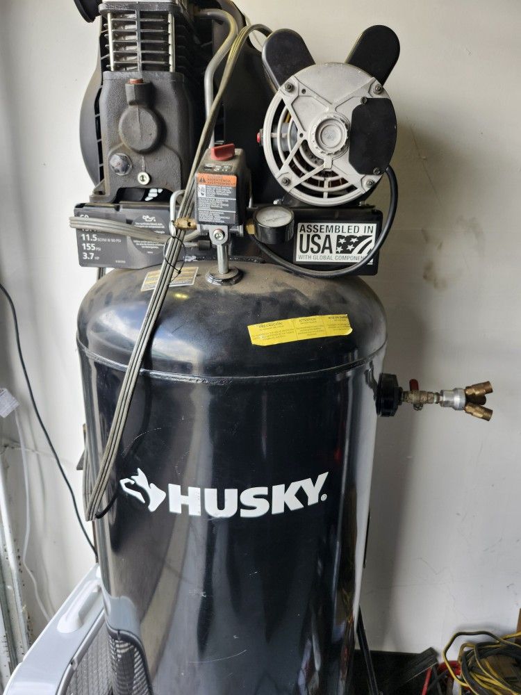 COMPRESSOR HUSKY 60 GAL. LIKE NEW