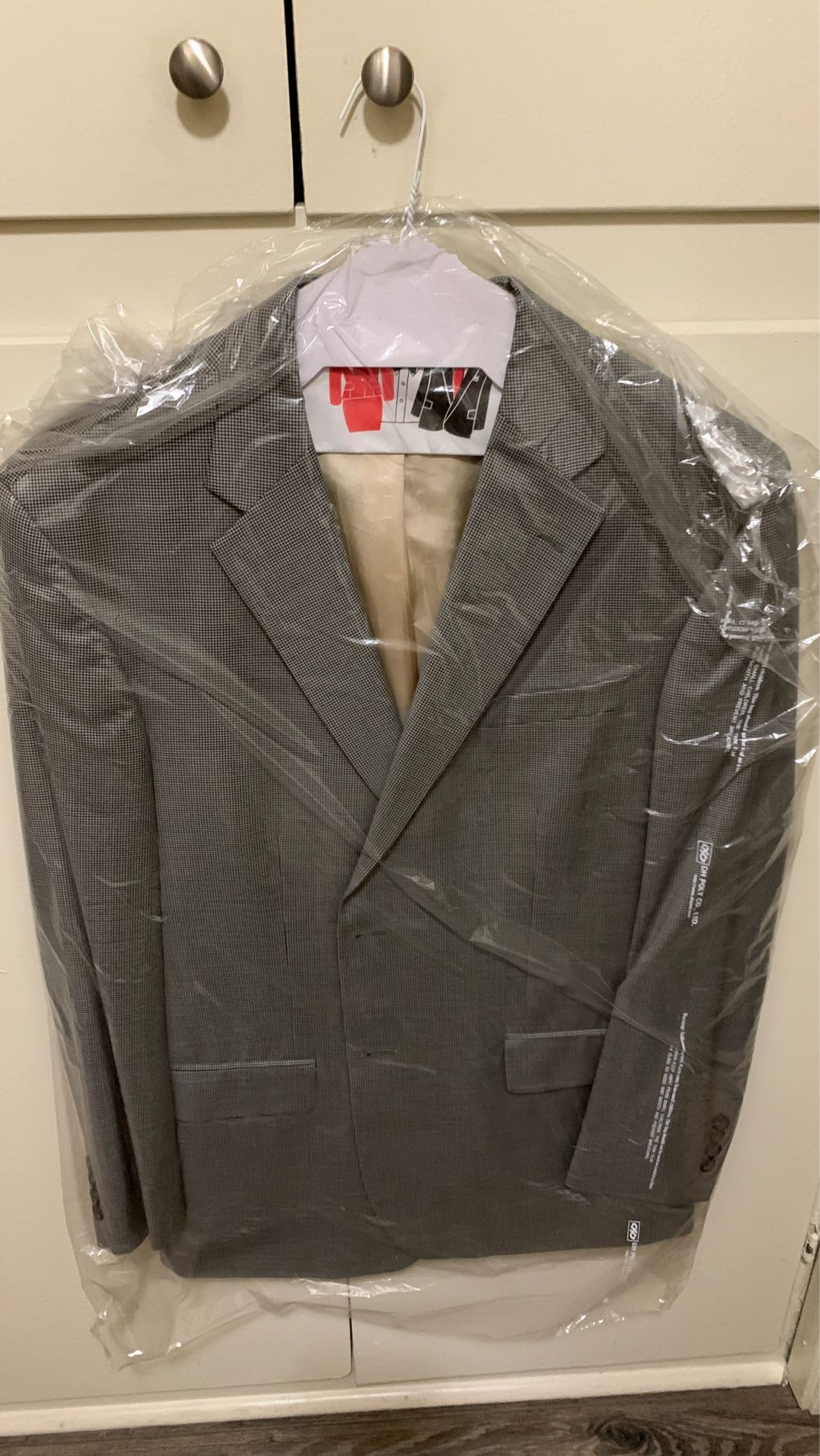 Gray men’s suit size 44L