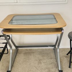 Wooden Desk With Metal Leg
