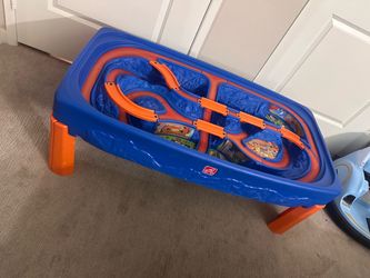 Step2 Hot Wheels Car Track Play Table