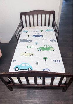 Toddler Bed Frame/Mattress