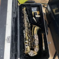 SELMER SAXOPHONE AS300 W/ CASE SELLING FOR $280‼️