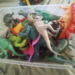 lots of dinasour figures