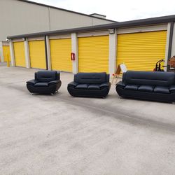 Three-piece sofa set black