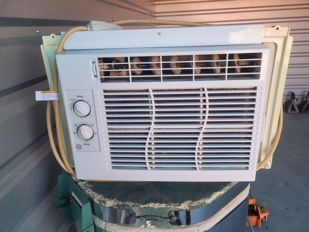 Window air conditioner
