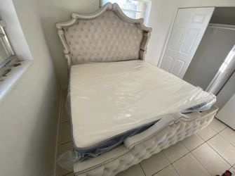 VINTAGE DESIGN BED W/ EXTRA TALL HEADBOARD
