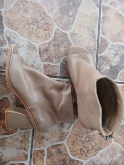 Used 1 time vince camuto womens heels