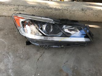 16 Honda Accord Rt headlight