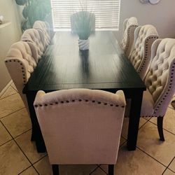 Dining Room Table And Chairs 