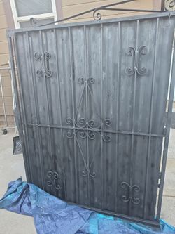 IRON SMALL GATE HOUSE 48WIDTH  60 HIGHT