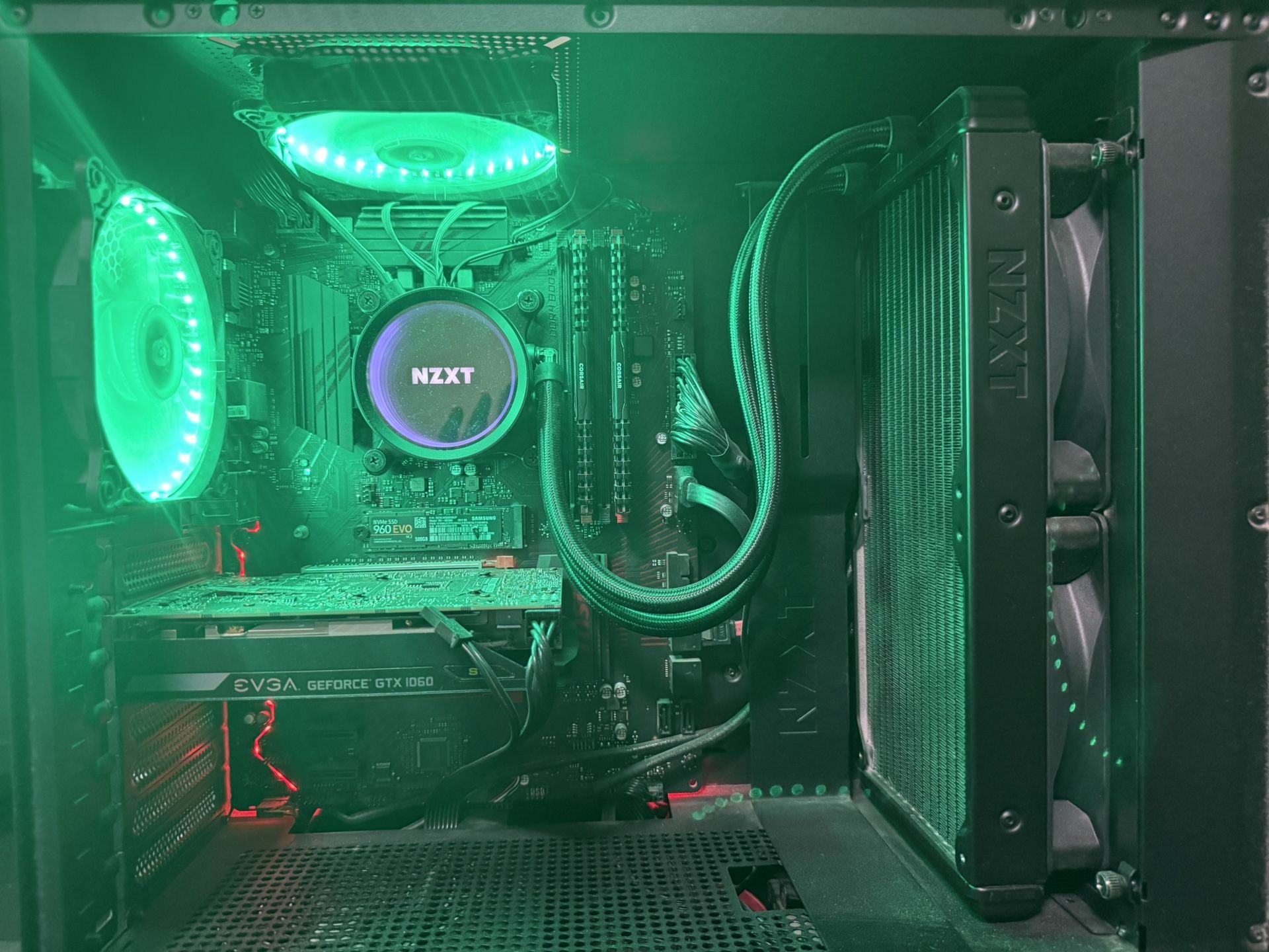 Gaming PC Intel i5 8400 / Plus: A Microphone And Keyboard
