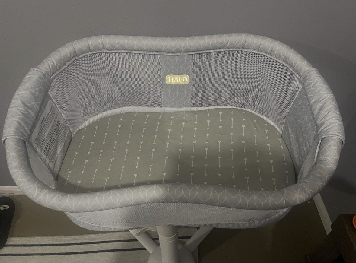 Bassinet Swivel Sleeper (Halo Essentia Series)