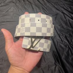 White and gold desinger belt: