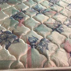 queen size bed used but good condition 