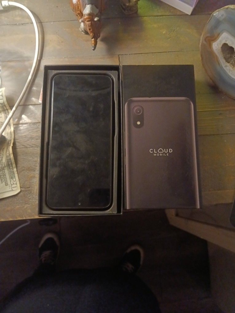 New Cloud MOBIL C 8 Smartphone