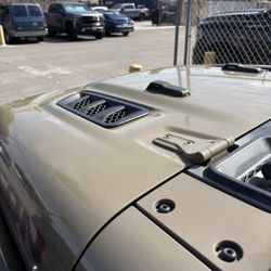 Jeep Gladiator Rubicon Hood