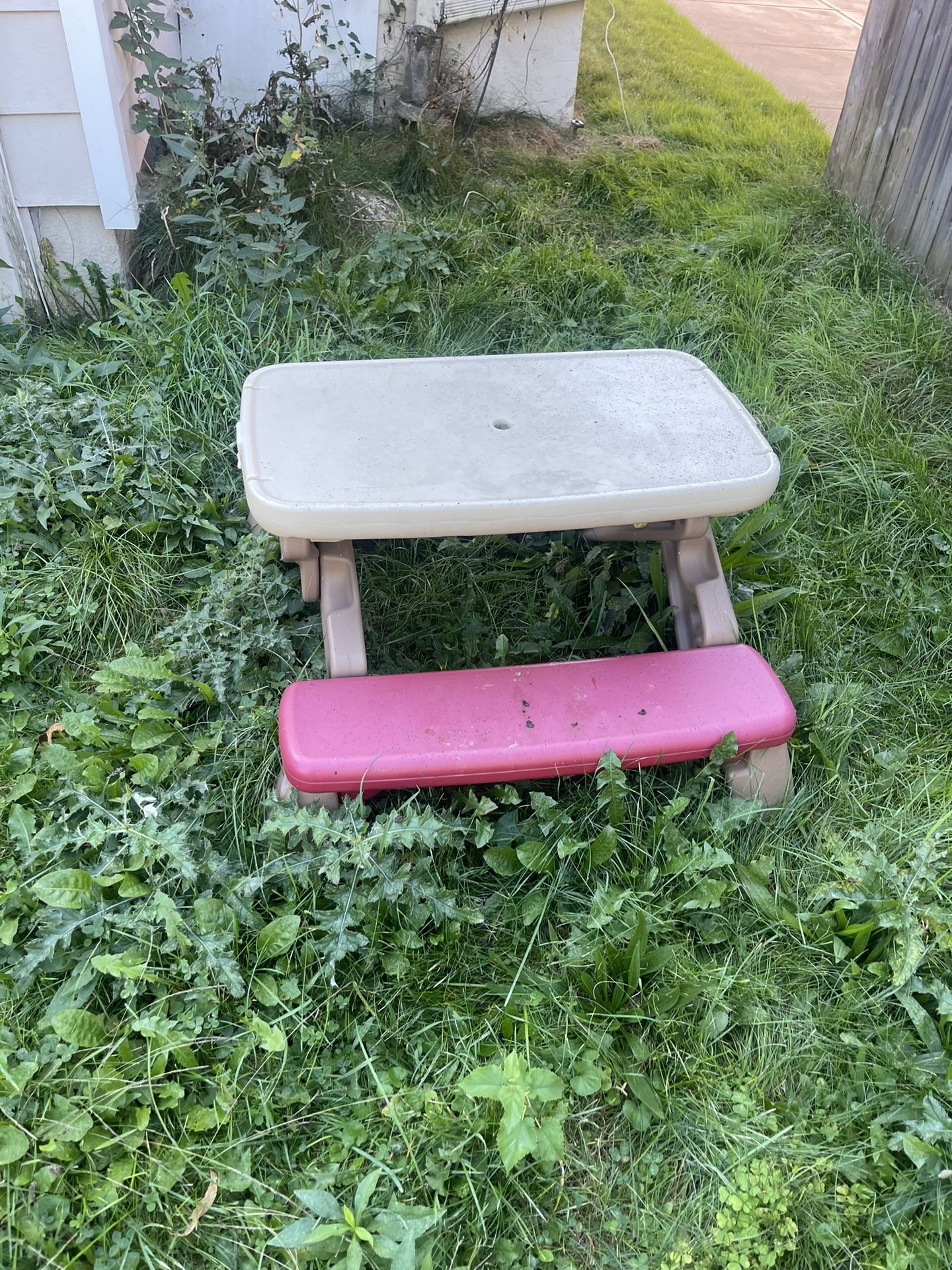LT Kids Picnic Table