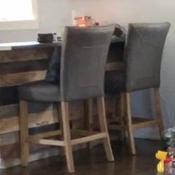 Counter High Chairs Set Of 2  Like New !!