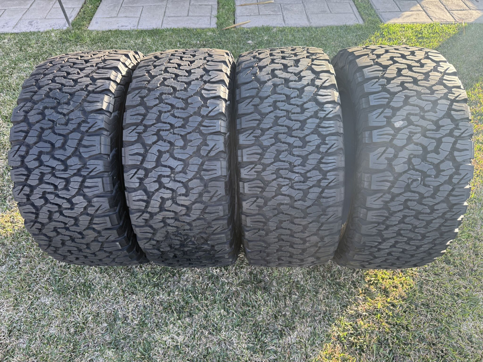 (4) 33x12.50R20 Bfgoodrich All Terrain KO2
