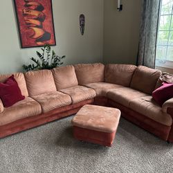 Microfiber Sectional Couch w / sleeper and Ottoman 