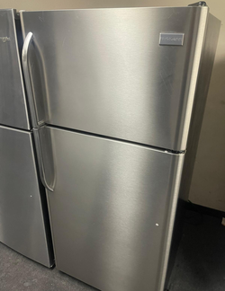 Deal: Frigidaire Stainless Top-Freezer – adjustable glass shelves